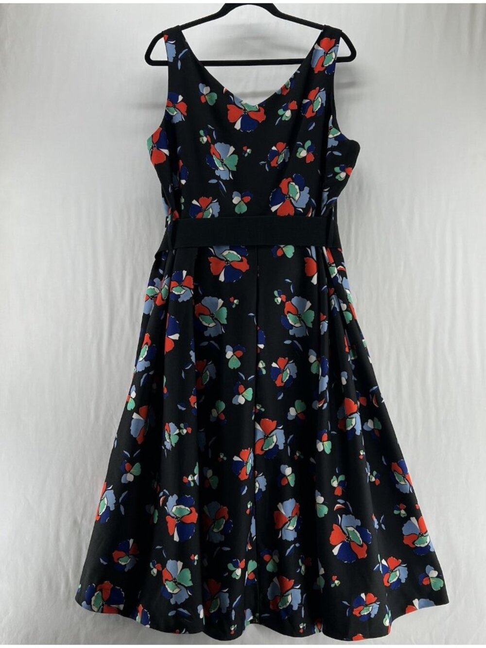 City Chic Floral V-Neck Dress Womens Sz L/20 Sleeveless Belted A-Line Black - Picture 3 of 13